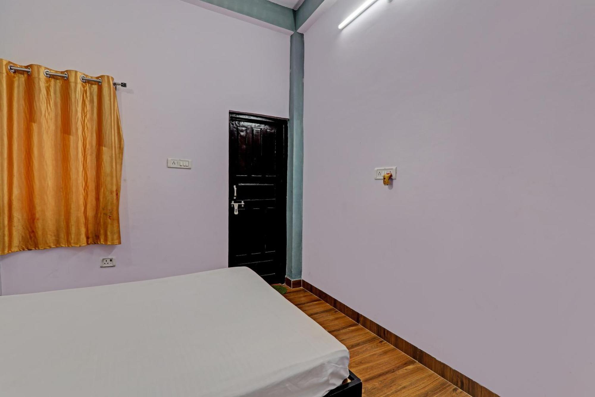 Oyo Hotel Crown Lakhnaú Exteriér fotografie