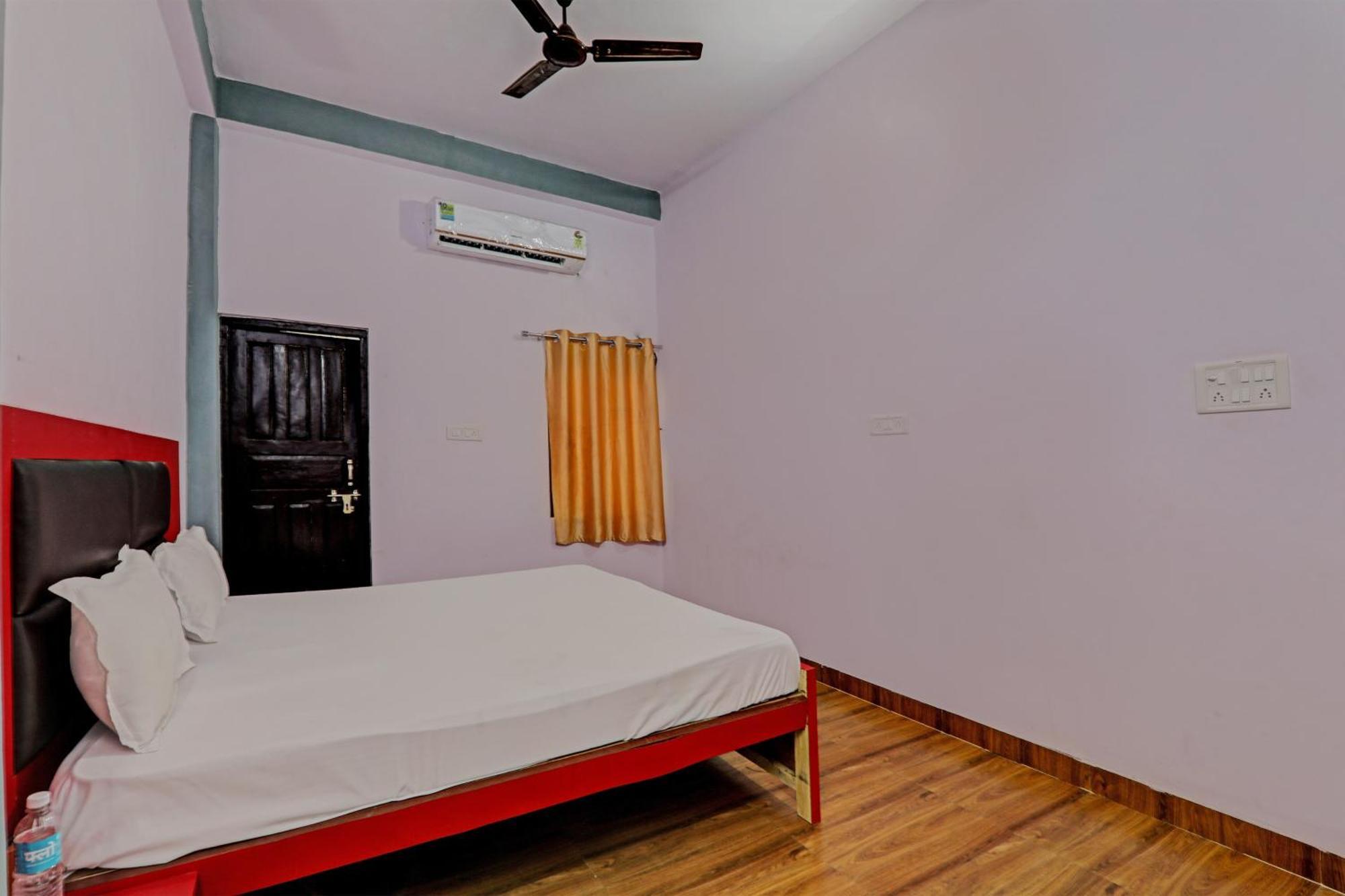 Oyo Hotel Crown Lakhnaú Exteriér fotografie