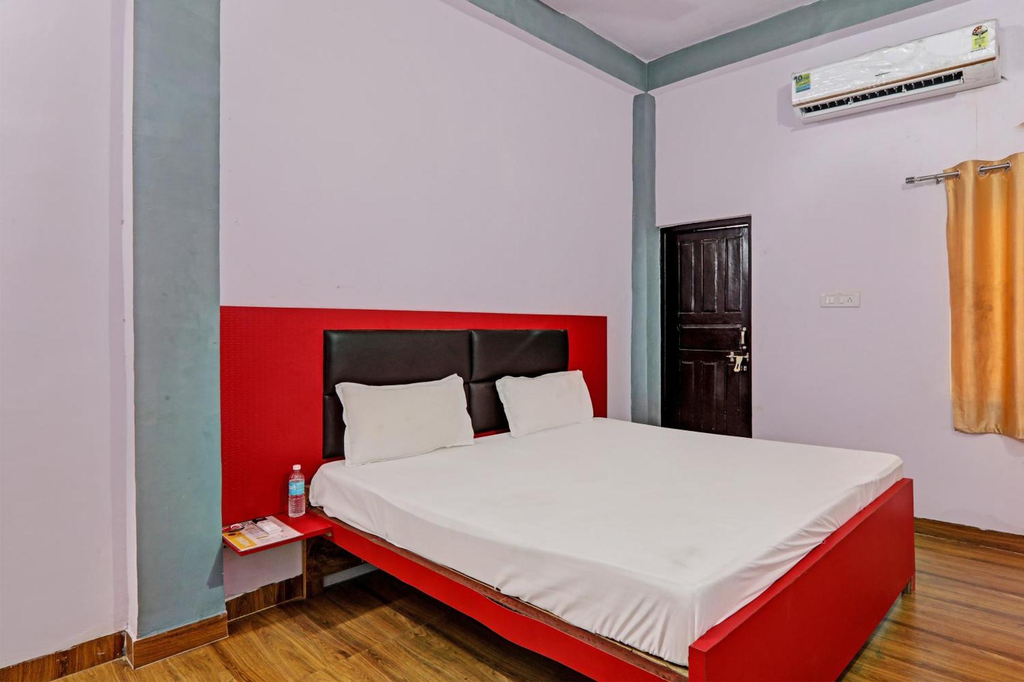 Oyo Hotel Crown Lakhnaú Exteriér fotografie